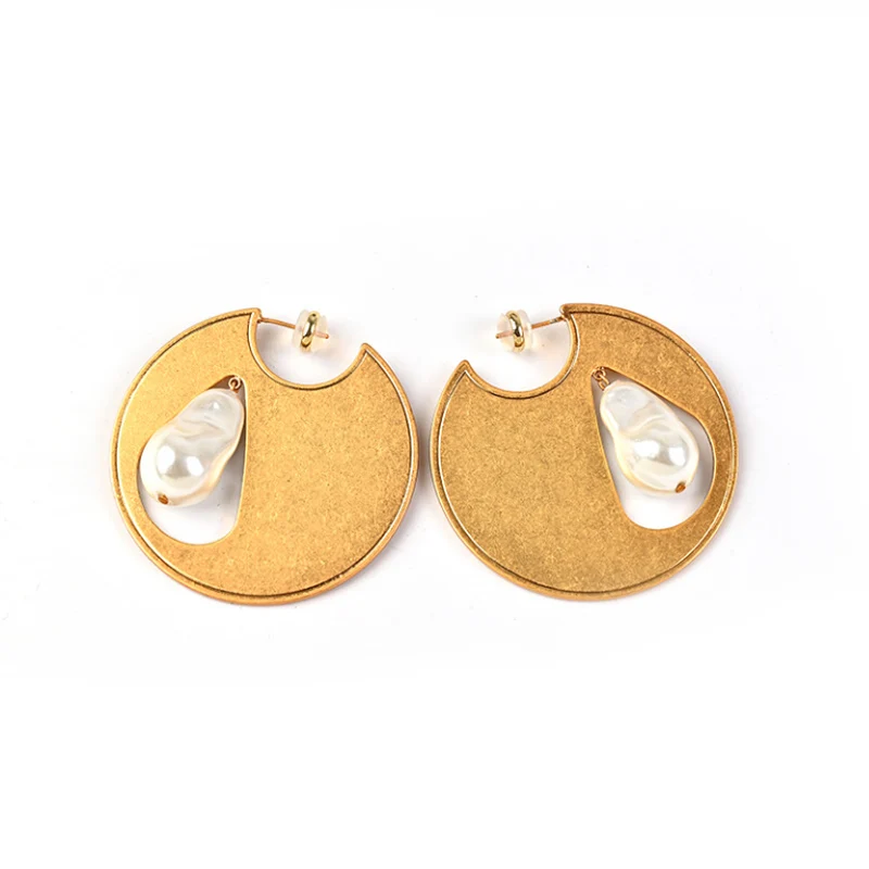 Donia Jewelry Fashion New Geometric Titanium Steel Micro-Inlaid AAA Zircon Silver Needle Irregular Luxury Palace Pearl Earrings.