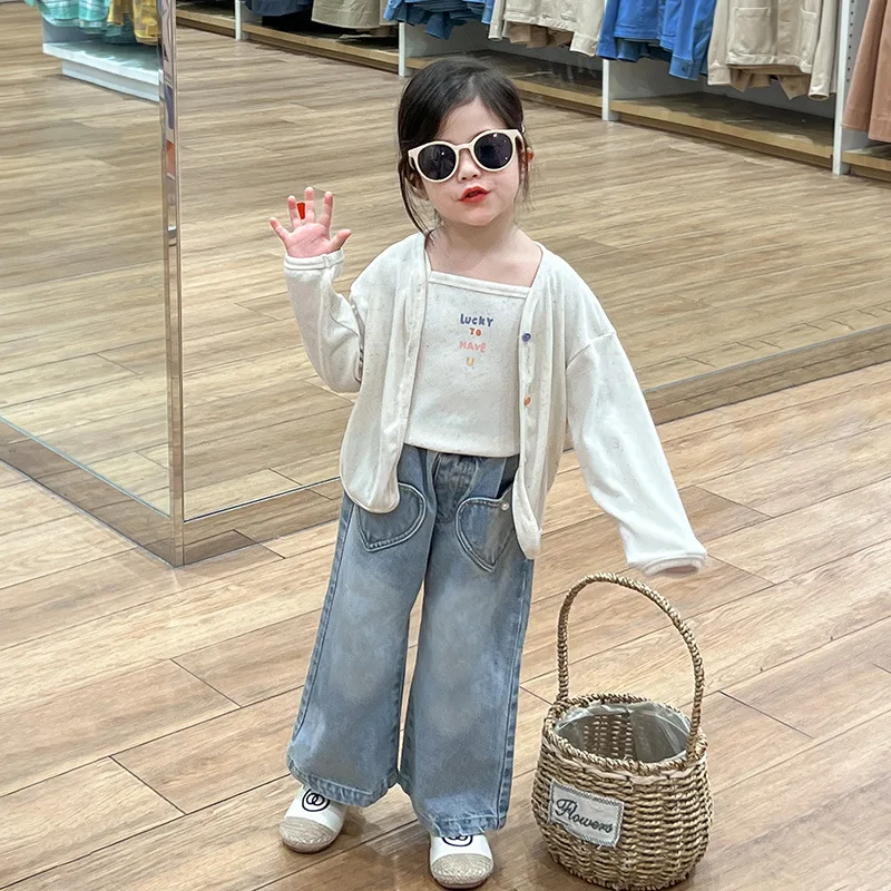 

Spring Summer Children Girl 3PCS Clothes Set Cartoon Letter Sling Top Solid Cardigan Coat Love Pocket Denim Pant Baby Girl Suits