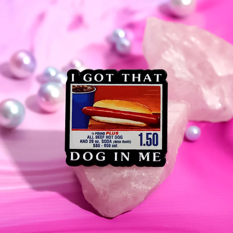Ich habe diesen Hund in mir Kirkland Hot Dog Meme Emaille Pin Lustige kreative Metall Brosche Revers Abzeichen Modeschmuck Geschenk für Freunde – Detail 6