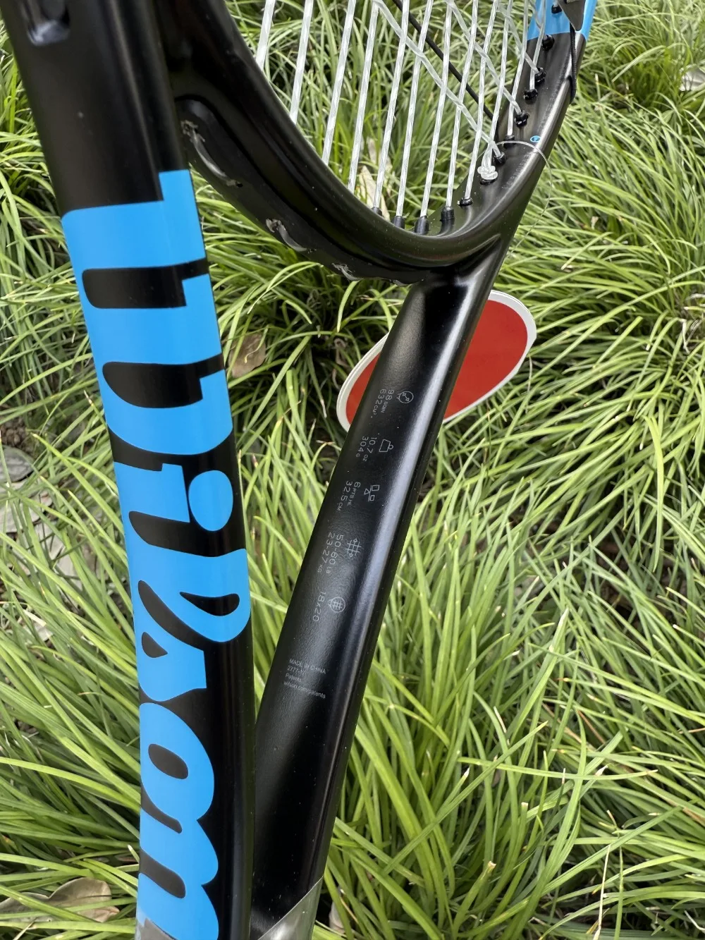 Wilson Blade 98 18x20 V6 All carbon Countervail Tennis Racquet suit both intermediate and professional players