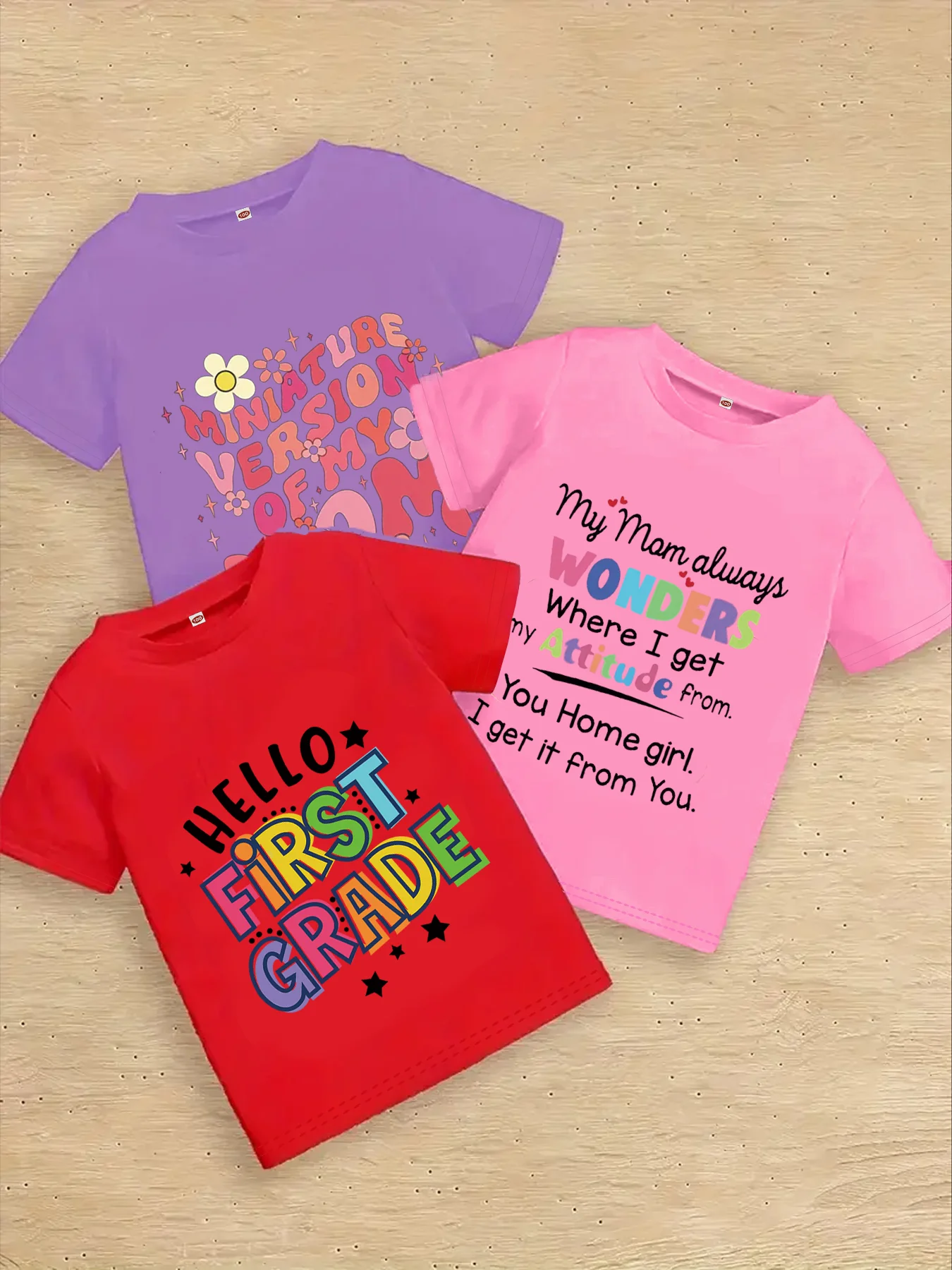 صيف 5 بنات ملون بنمط مطبوع عليه حروف ورقبة دائرية...