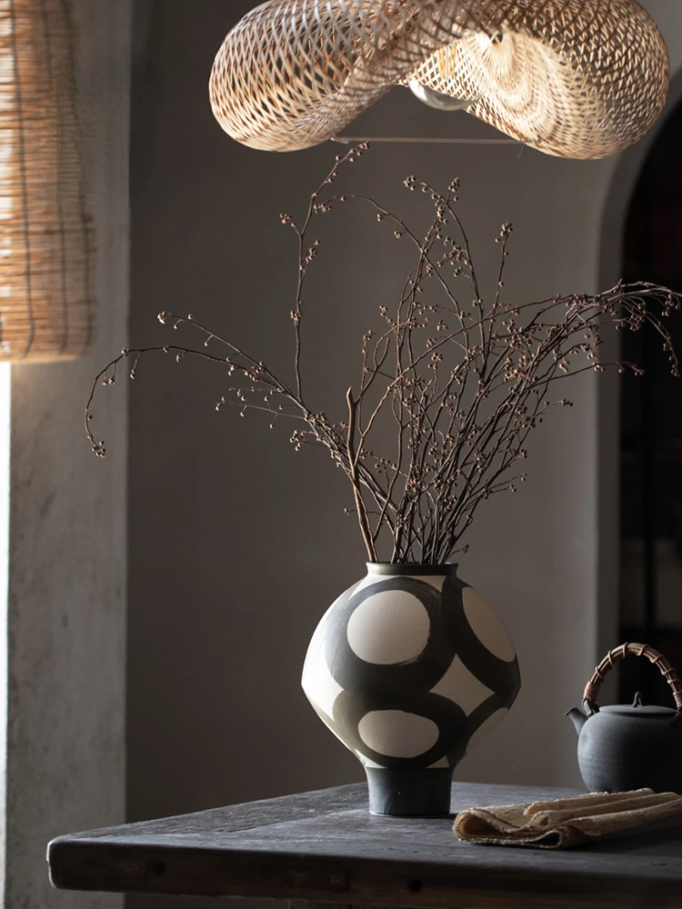 

Vase High-Grade Ceramic Flower Arrangement Decoration Hand-Painted Modern Minimalist Artistic Retro Suitable for Desktop Bedside