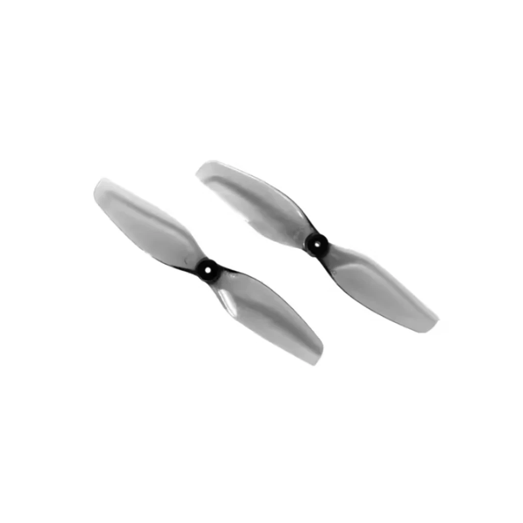 Hélices drone FPV micro 31mm trois pales, montées sur moteur, vue détaillée