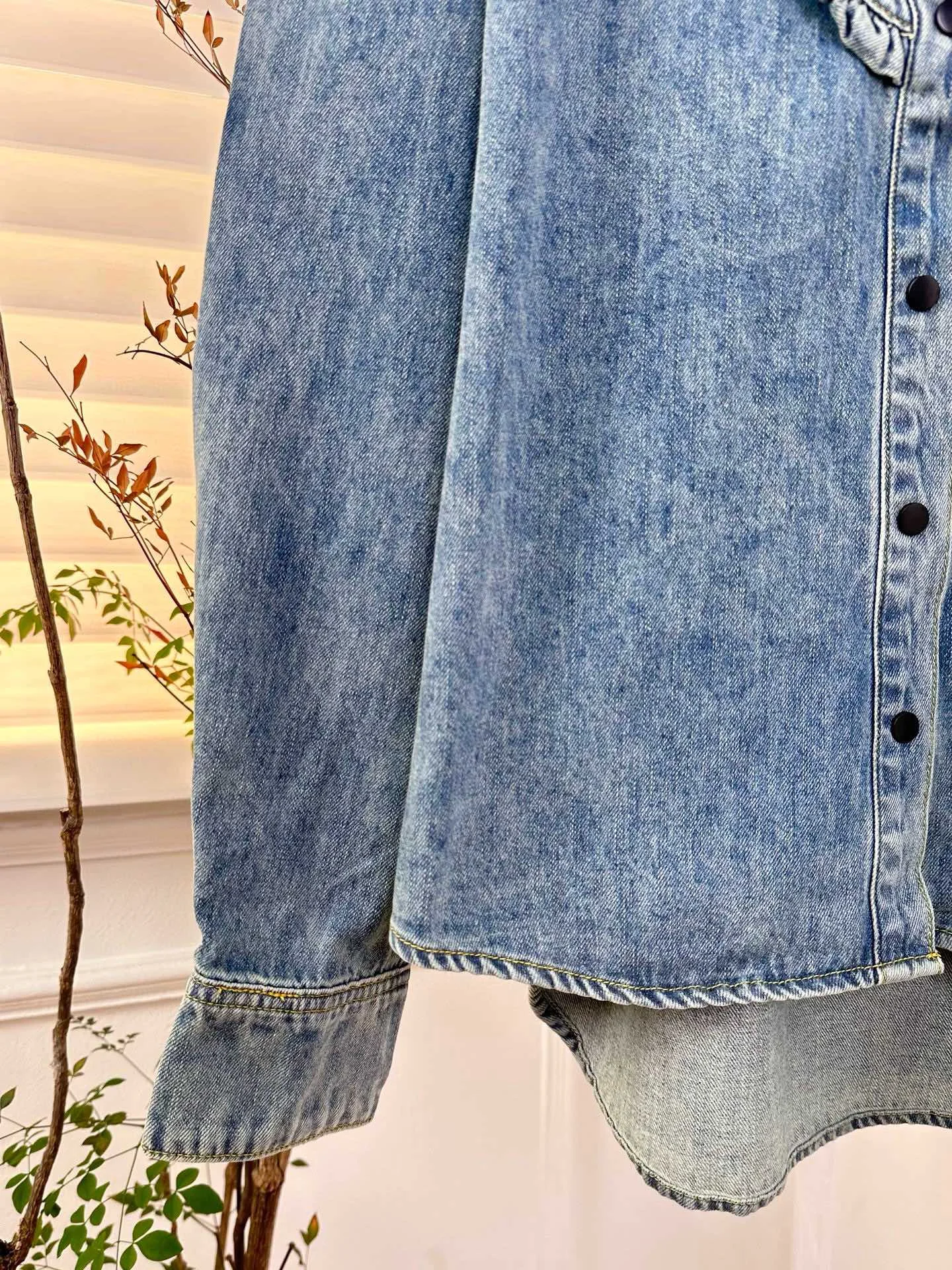 2024 Spring/Summer New Women's Wear Fashionable Simple Exquisite Neckline Lace Pleated Denim Shirt 0409