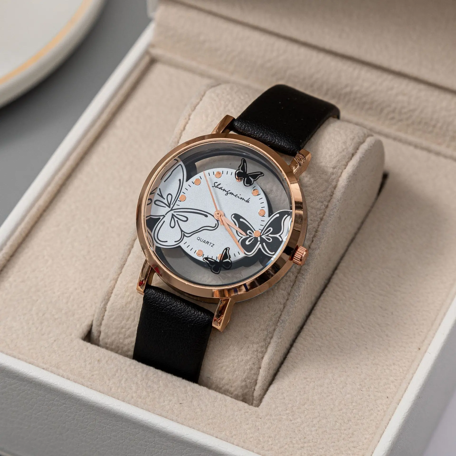 

2023 Hollow Butterfly Design Dial Design Ladies Watches Women Fashion Luxury Dress Watch Casual Woman Quartz Leather Clock