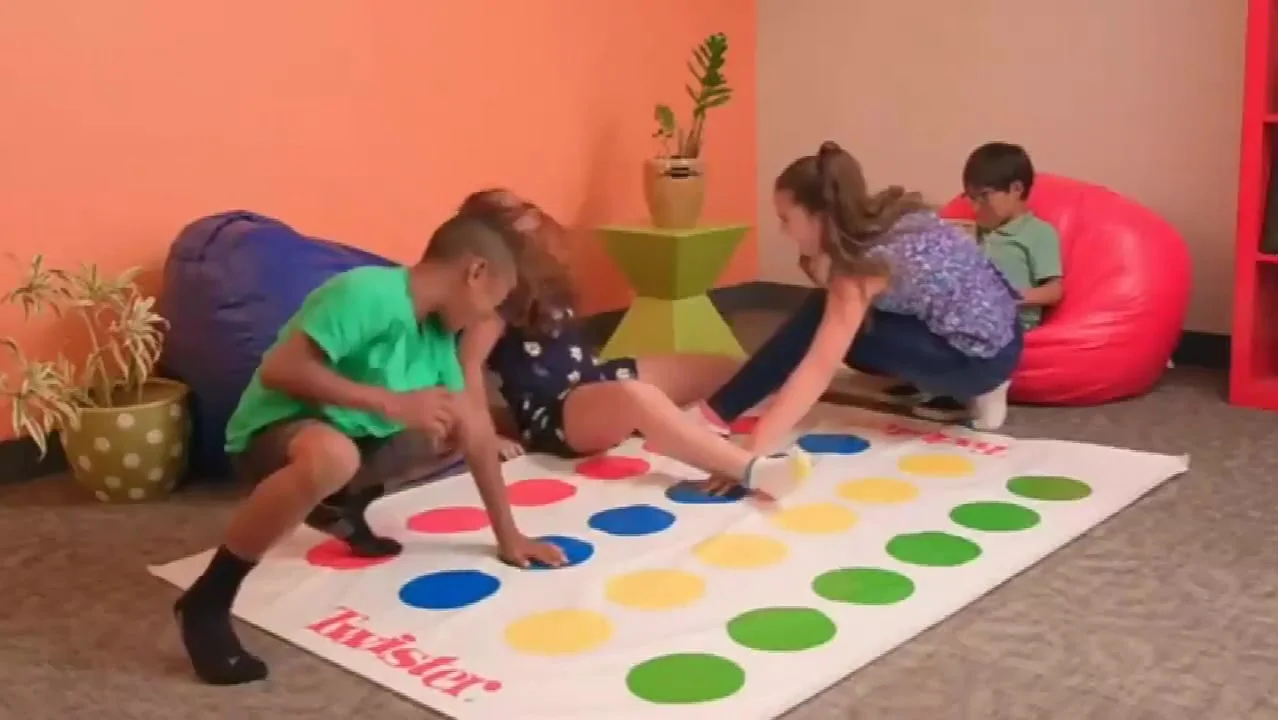 Juego Twister De Suelo – Tapete De 160x110 Cm Y Ruleta, Juego Familiar De Coordinación Para 2 O Más Jugadores, +6 Años