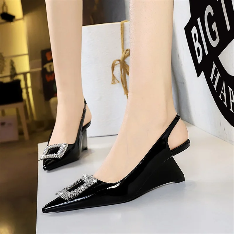 

Fashion Patent Leather Shallow Mouth Pointed Toe Hollow Back Strap High Heels Shoes Rhinestone Buckle Wedges Lady Pumps