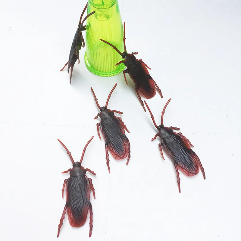 

Lifelike Halloween Prank Fake Roach - The Ultimate Rubber Insect for a Spooky Surprise