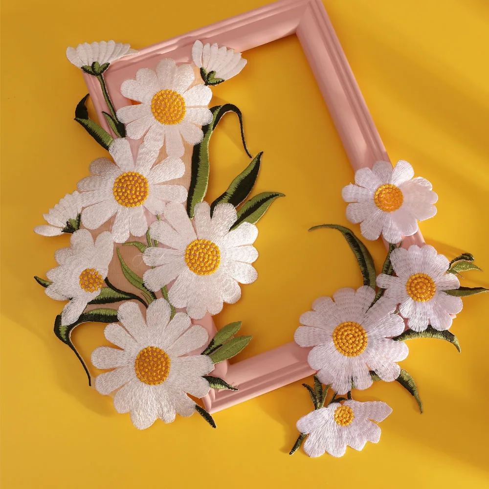 

3D Embroidery Daisy Iron-on Patches for Clothing Cartoon Flower Appliques DIY Clothing Accessories Hat Shoes T-shirt Decoration