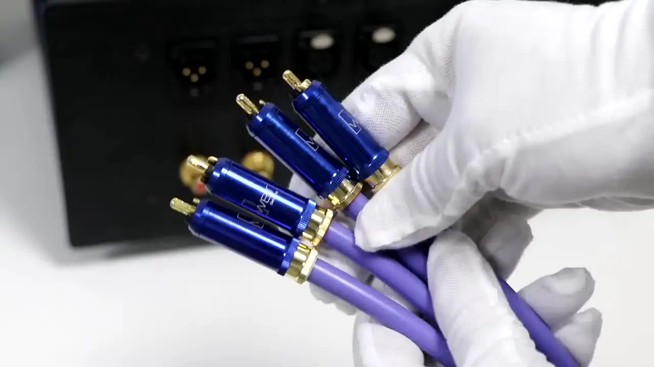 FURUTECH ALPHAシリーズ 4AWGワイヤー レッド