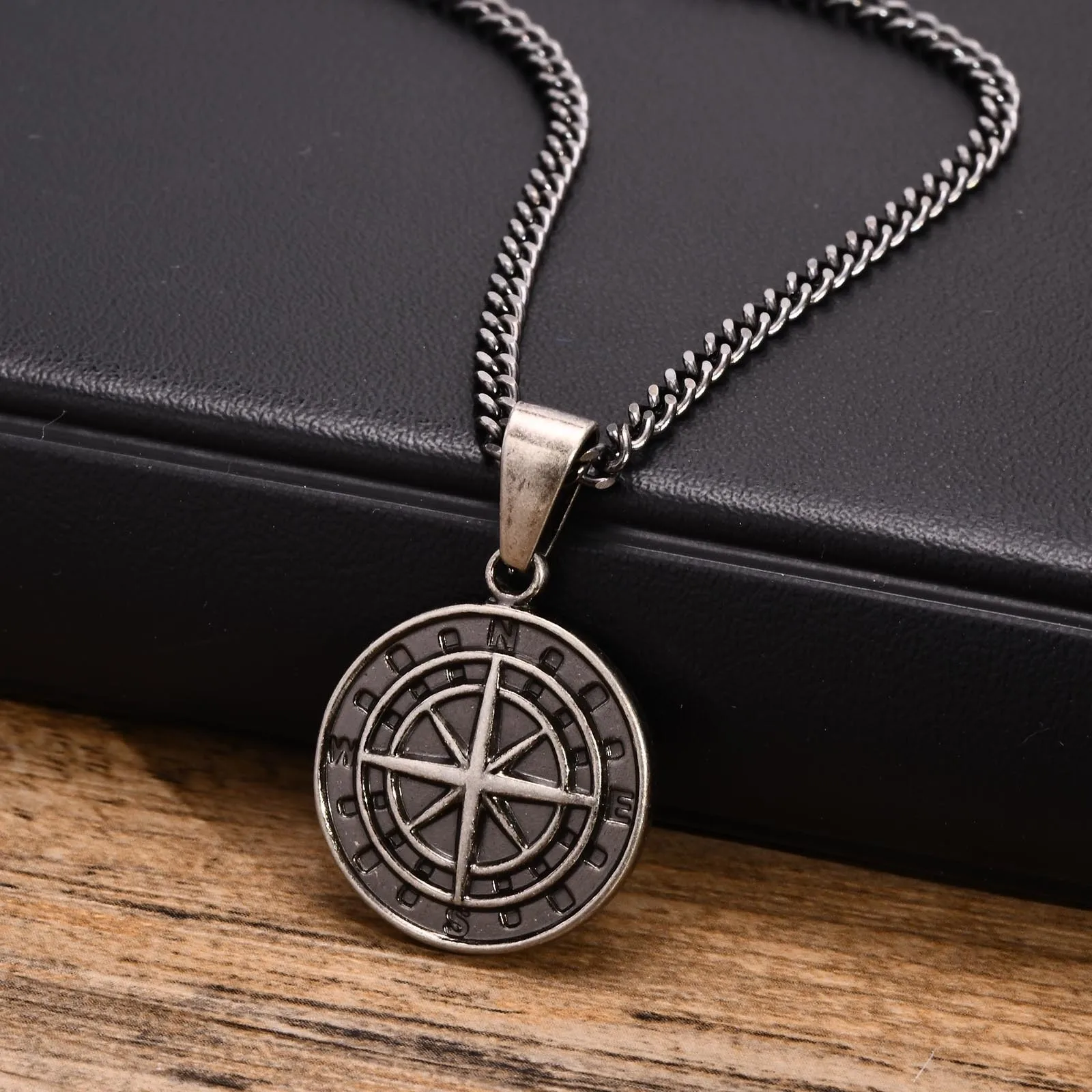 Goldfarbene Herren-Kompass-Halsketten, Vintage-Wikinger-Nordstern-Ankermedaille, Edelstahl-Anhänger für männliche Vater-Jungen-Geschenk zum Geburtstag – Detail 8