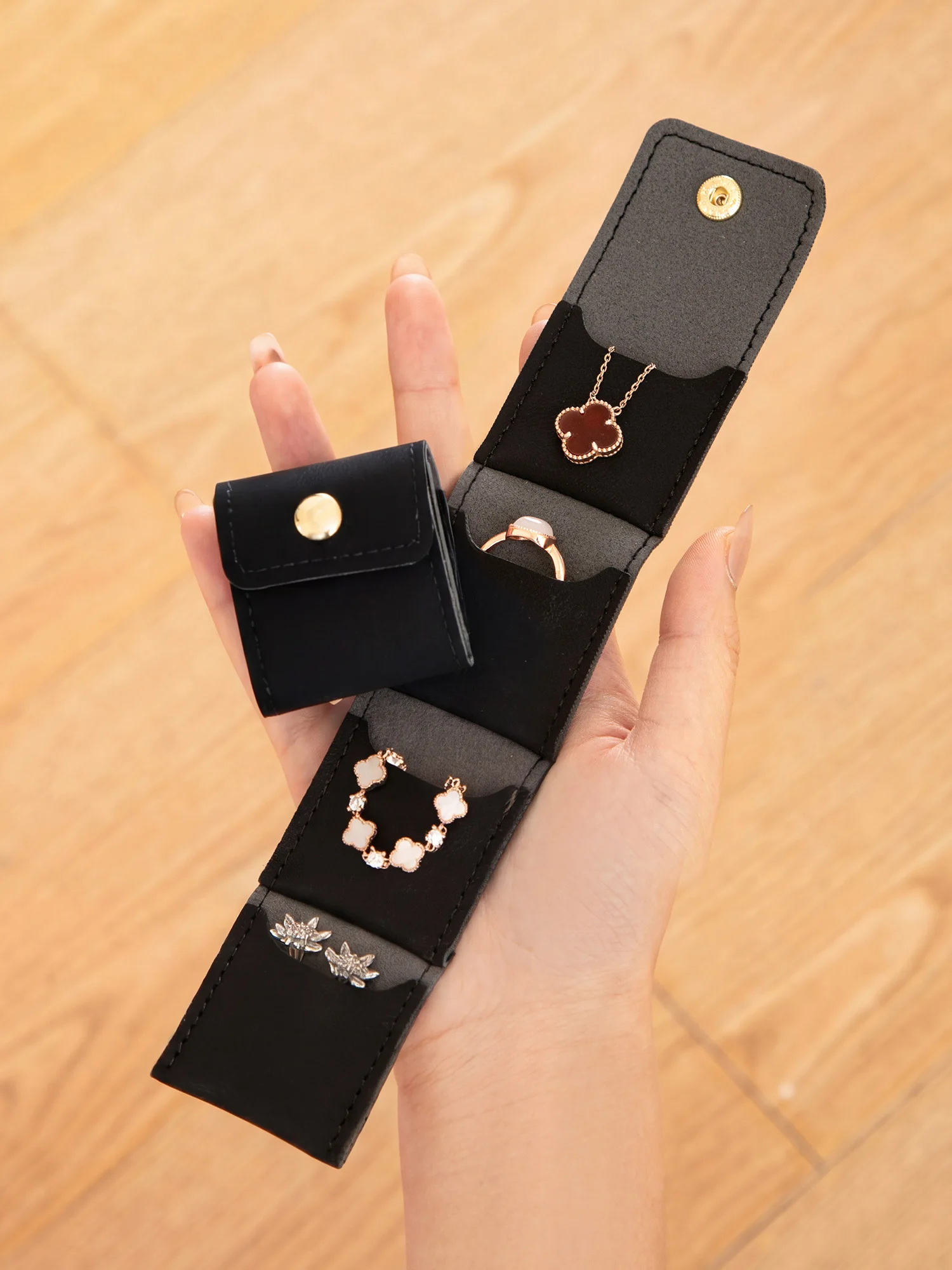 Elegante mini custodia per gioielli PU 4 scomparti portatile pieghevole collana anello borsa per gioielli portagioie multifunzionale - immagine 6