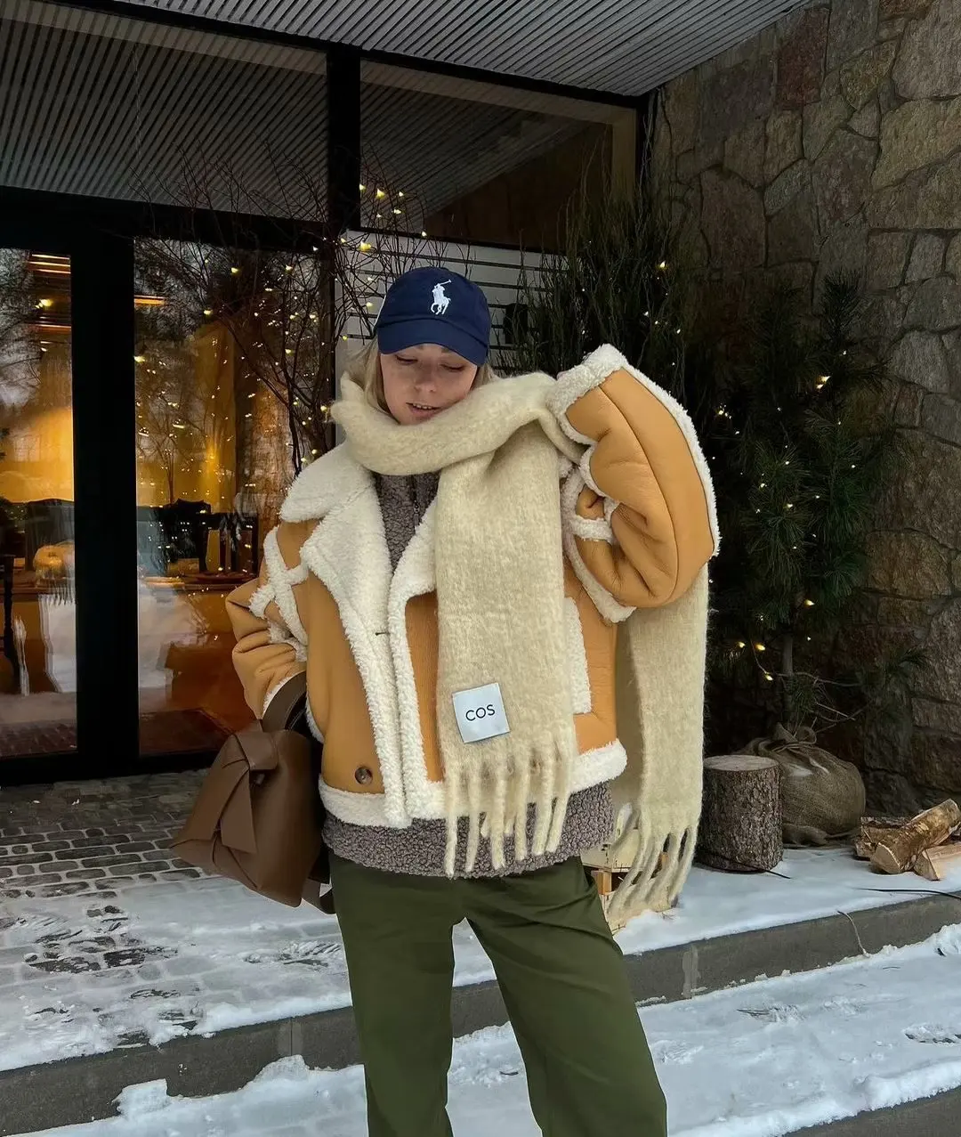 Suéter extragrande y esponjoso con solapa de PU para mujer, ropa de calle de moda con bolsillos de invierno y retazos, abrigo de lujo en contraste, nuevo
