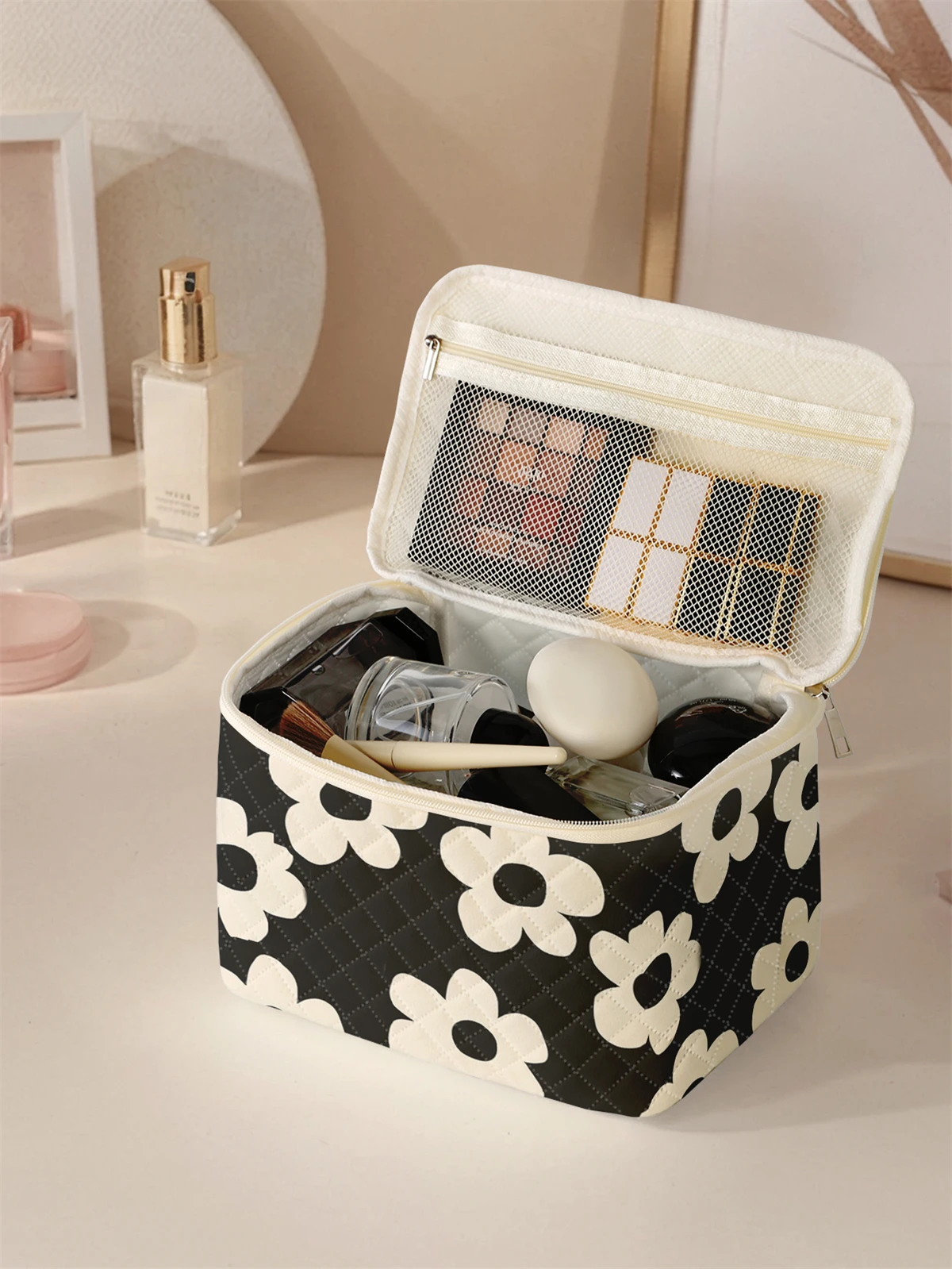 1 Set Portable Makeup Bag, Large Capacity Design, Easily Accommodate Your Cosmetics, Lightweight And Portable For Storing Cosmet
