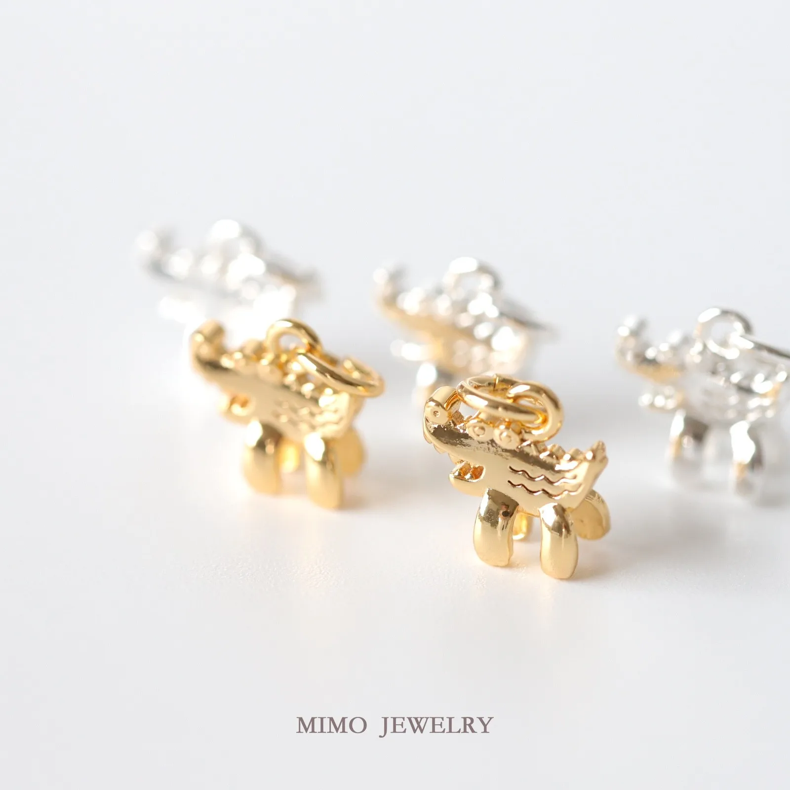 귀여운 악어 동물 장난감 스타일 참 펜던트 DIY 핸드메이드 황동 금도금 액세서리 11*11mm