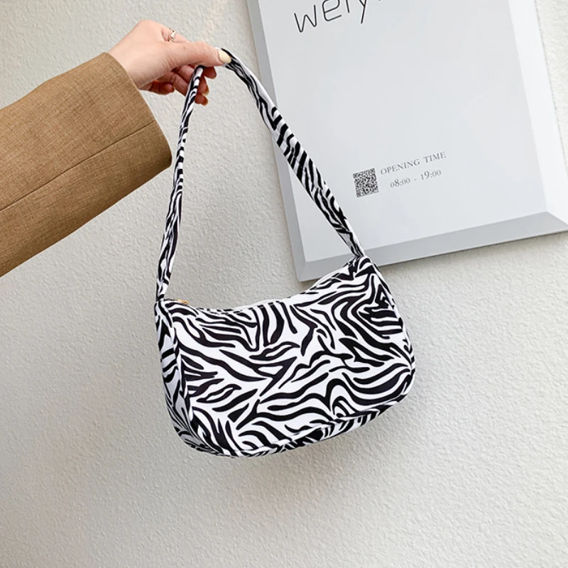 New Fashionable Flow Large Capacity Casual Lightweight Oxford Bag Ladies Fashionable Street One Shoulder