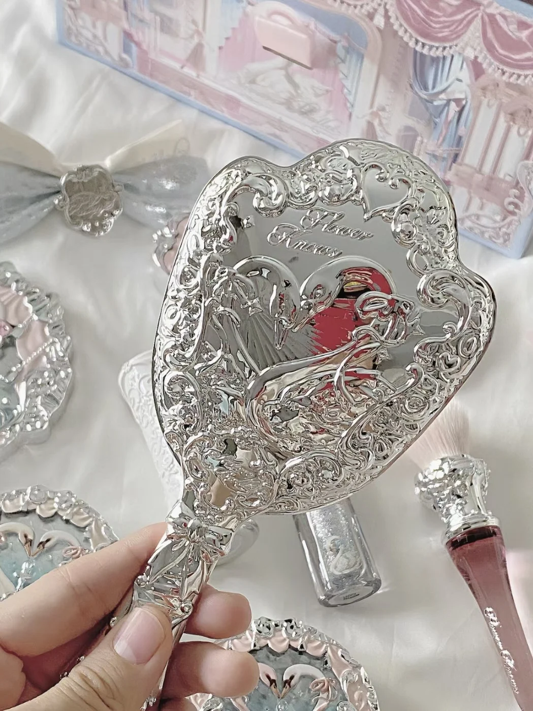 Flower Knows Swan ߷ ø е  귯    ,  Ӹ 