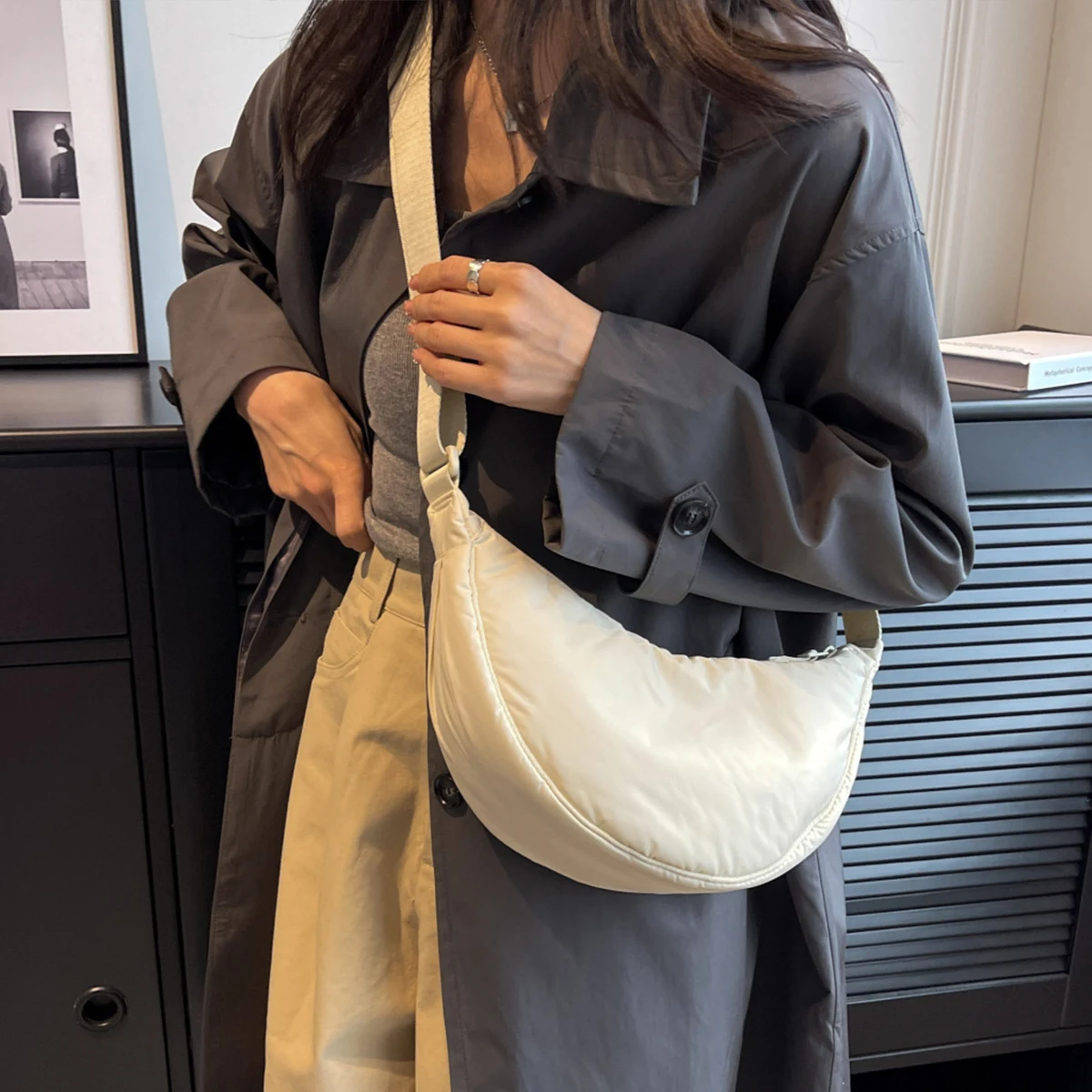 Large-Capacity Dumpling Bag for Women 2025 New Lightweight Autumn and Winter Crossbody Bag Versatile Commuter Bag Armpit Crescent Bag Student Mobile Phone Bag