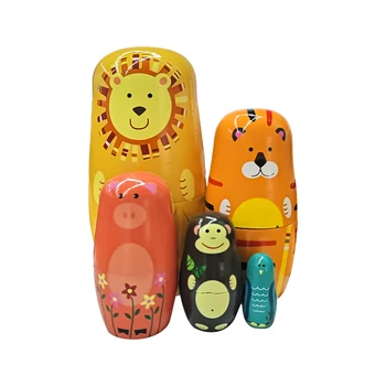 دمية روسية خشبية متداخلة من ماتريوشكا ، ألعاب مونتيسوري الحرفية