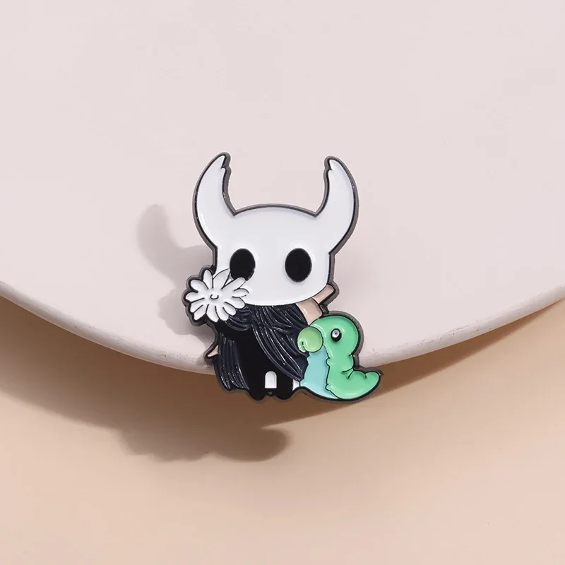 Hollow Knight Enamel Brooch - Character Detail 3