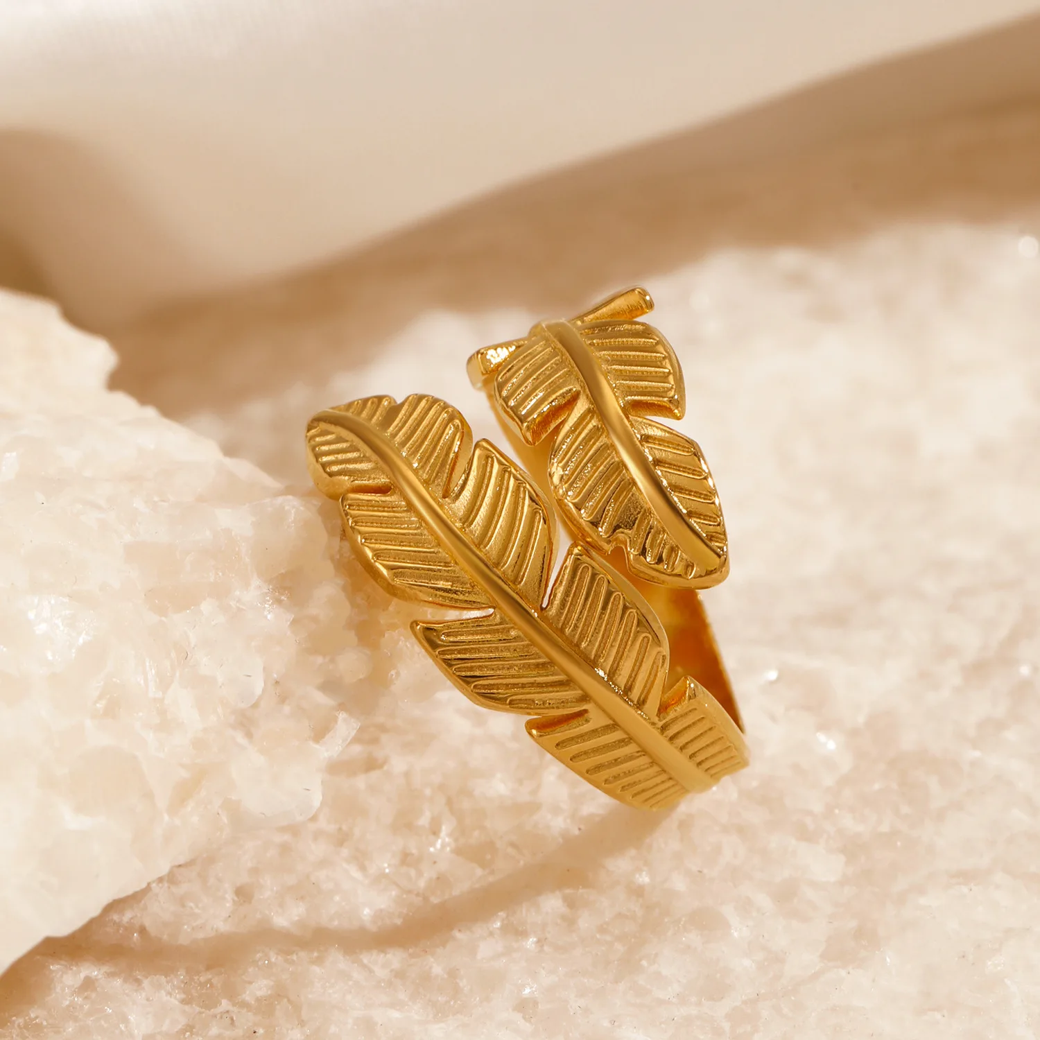 

Popular Stainless Steel Leaf Ring for Women Personality Fashion All-Match Electroplated Titanium Steel Ring for Women