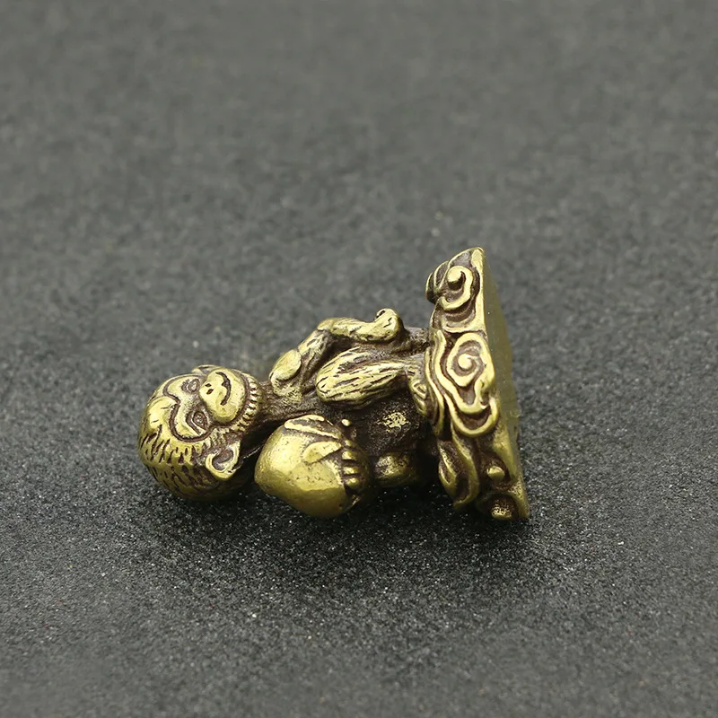 Retro Antique Solid Brass Monkey Small Ornament Retro Chinese Copper Figurines Metal Tea Pet Sun Wukong Tea Accessories