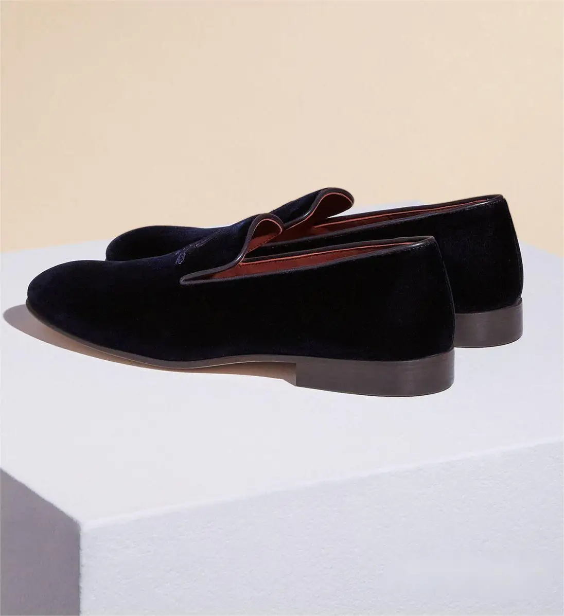 Black Red Velvet Shoes High Quality Slip on Flat Loafers New Luxury Designer Fashion PointedMen Casual Loafers Formal Footwear
