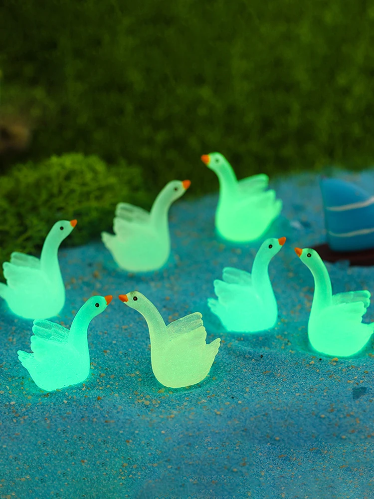 

1PC Mini Luminous Swan Ornament Miniature Figures Tiny Swan Resin Handicraft Micro Landscape Dollhouse Decoration