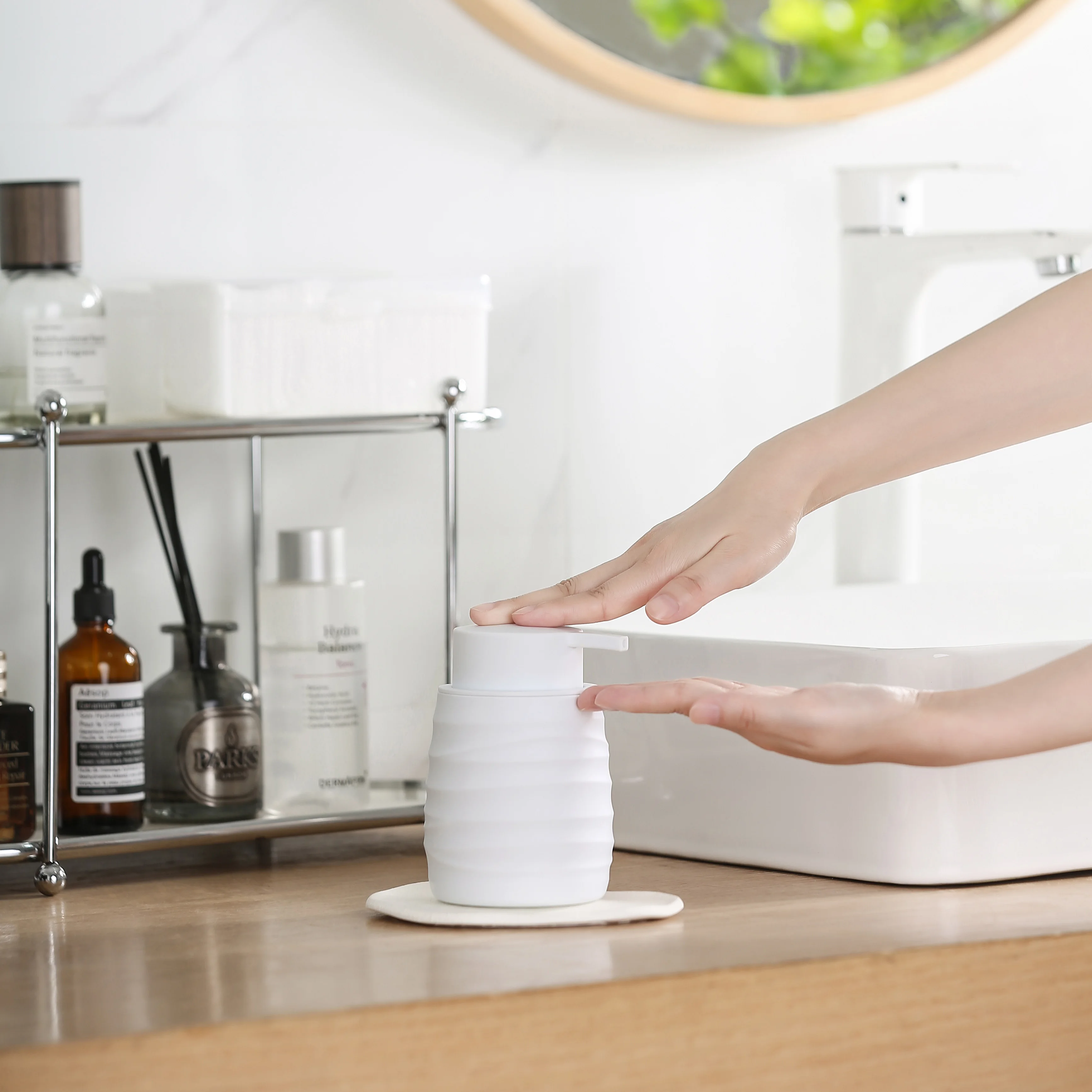 Description Picture 5 of item1 pcs Matte Stripe Style Soap Dispenser, Modern Minimalist Style for Kitchen Bathroom Countertops, Refillable