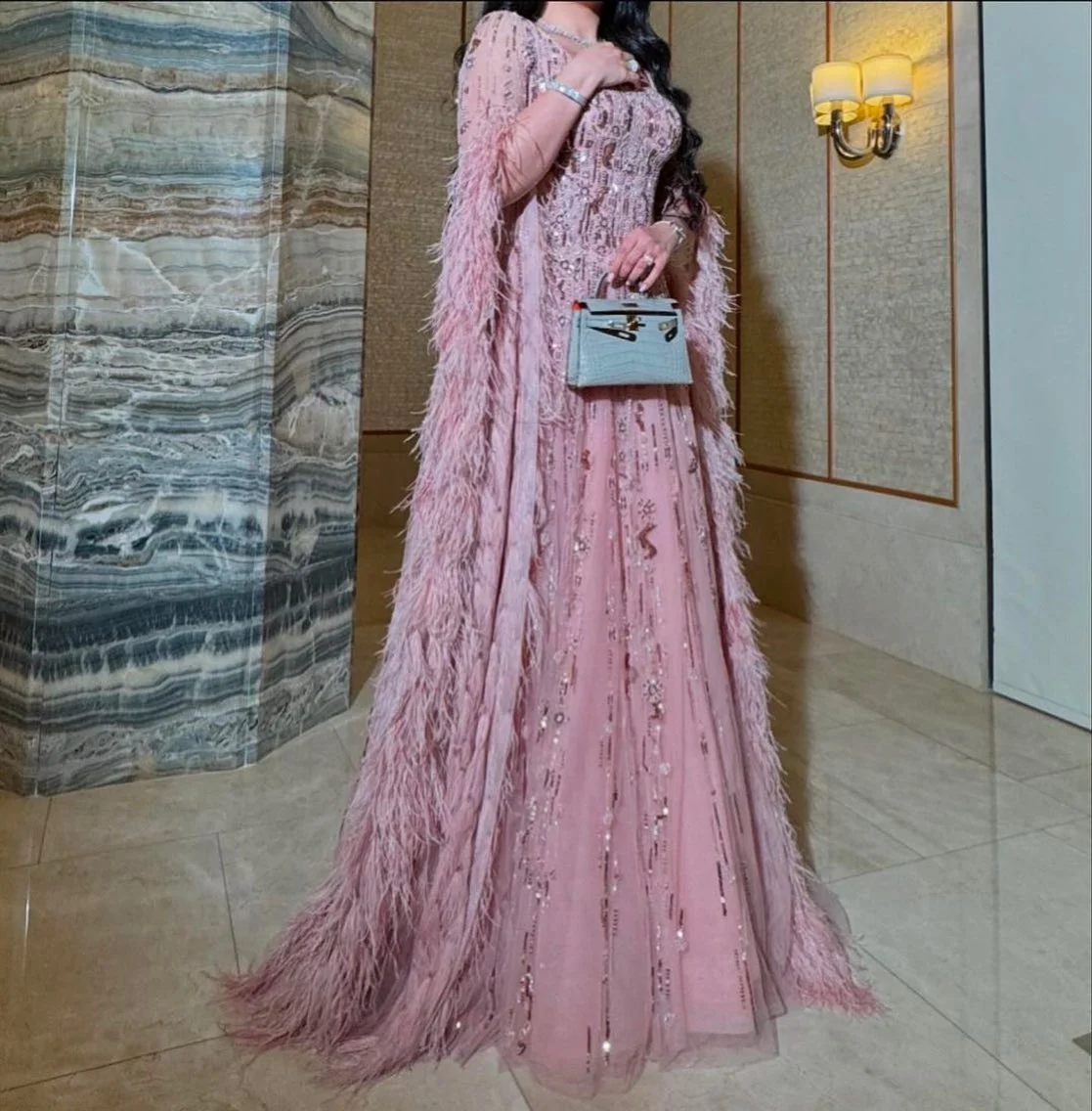 فستان سهرة من MisShow مخصص بالريش الوردي والخرز مع...