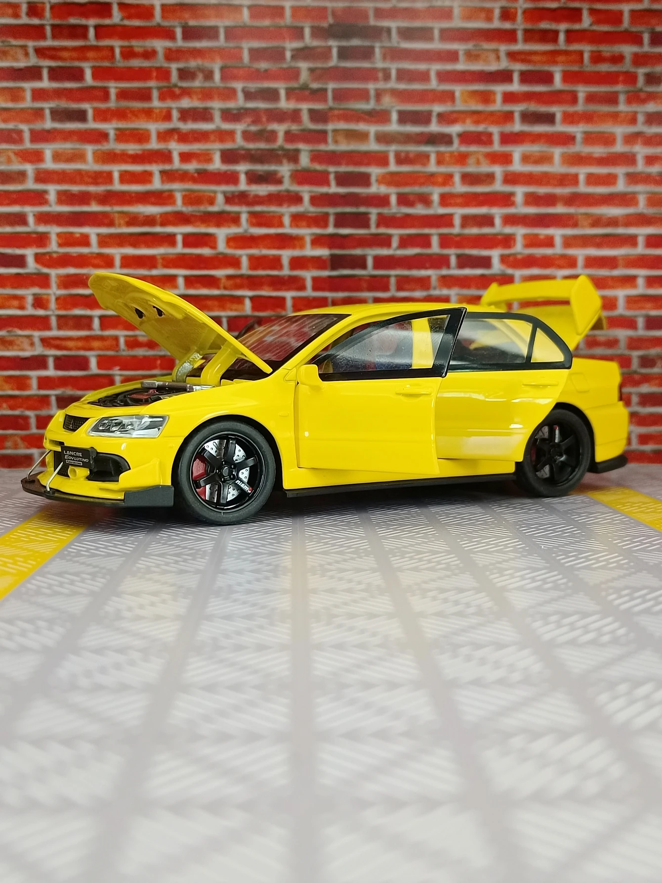 1:32 Mitsubishis Evo 9 Alloy Racing Car Model Diecast Metal Toy Car High Simulation Sound and Light Kid Toy Gift Collection 2