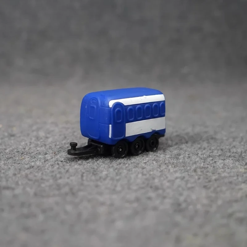 thumbnail image 1 of Figura de tren Chuggington de dibujos animados japoneses de 4*9 cm, modelo de PVC para juguete de niños, 1 of 5