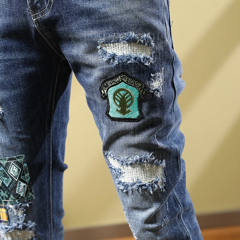 Рисунок 6 - Уличные модные мужские джинсы в