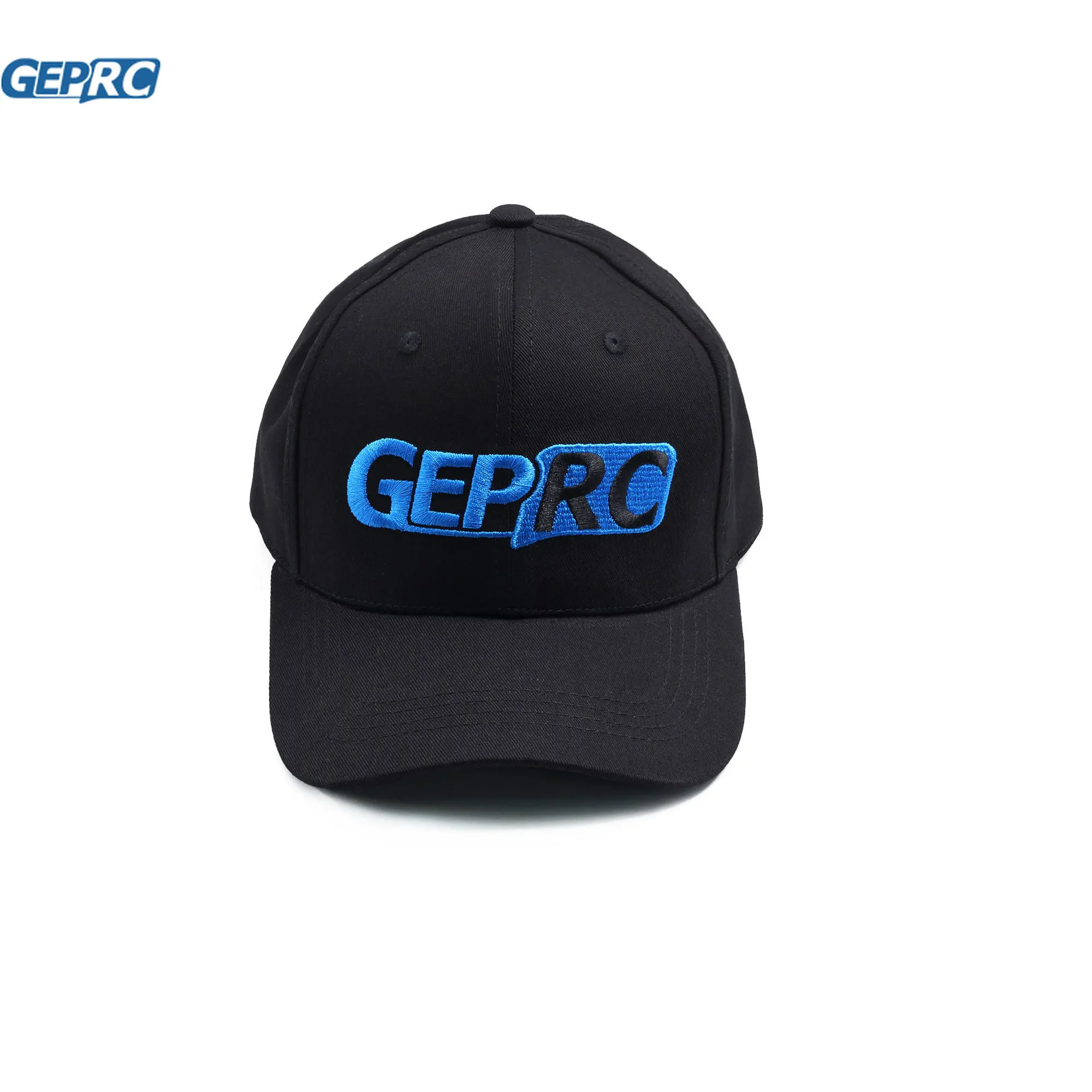 Chapeau GEPRC FPV gris clair porté par un pilote, accessoire élégant pour le FPV