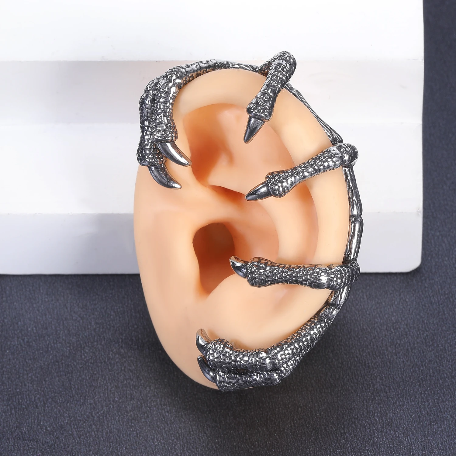 ZS 1/2PCS Dragon Claw Earring Gothic Jewelry Women Men Octopus Tentacles Earring Ear Cuff Punk Studs Earring Vintage Ear Cuff