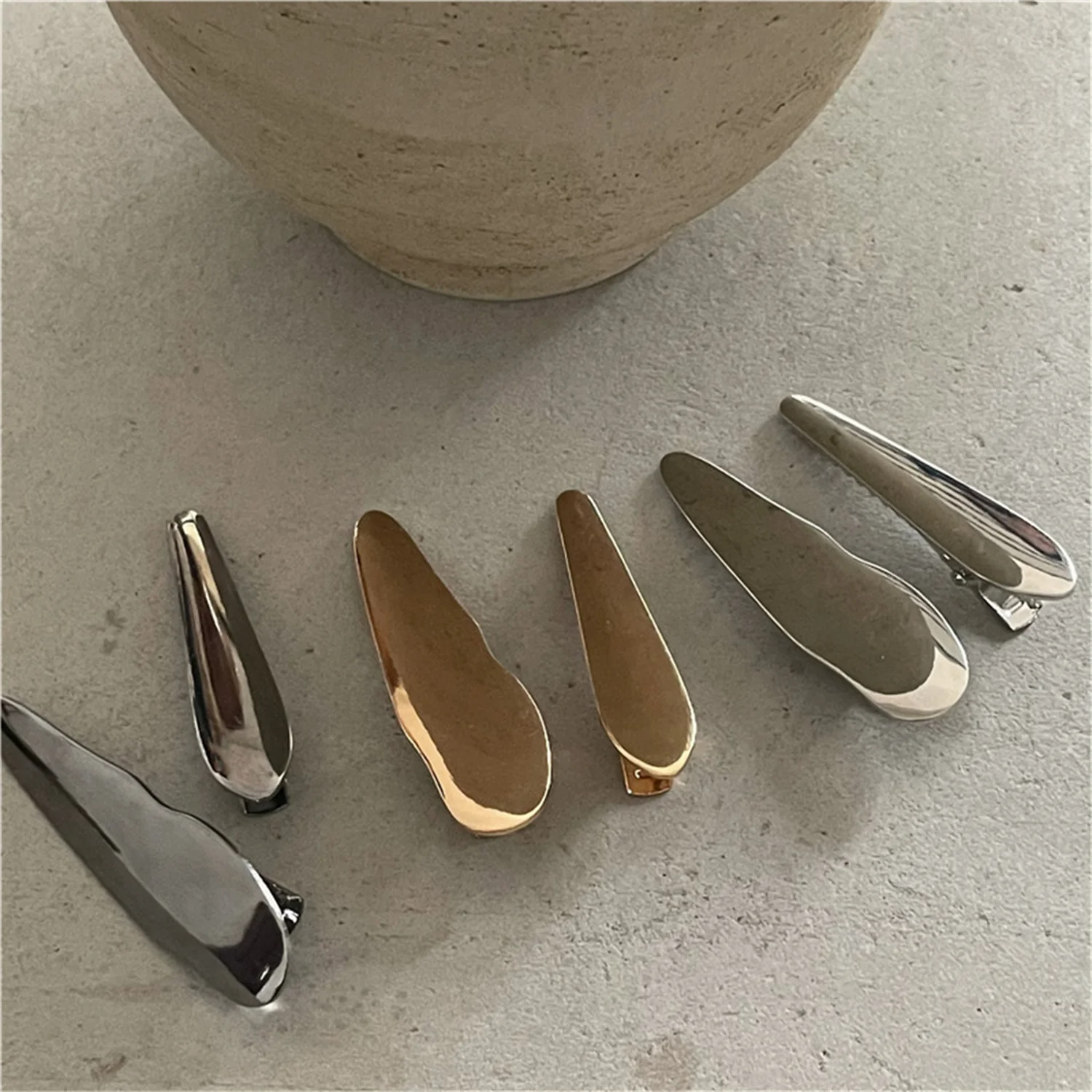 

Two Sizes Alloy Hairpins With Irregular Lines Side Clip Hair Roller Fashion Water Drop Hair Clip Duckbill Clips Hair Accessories