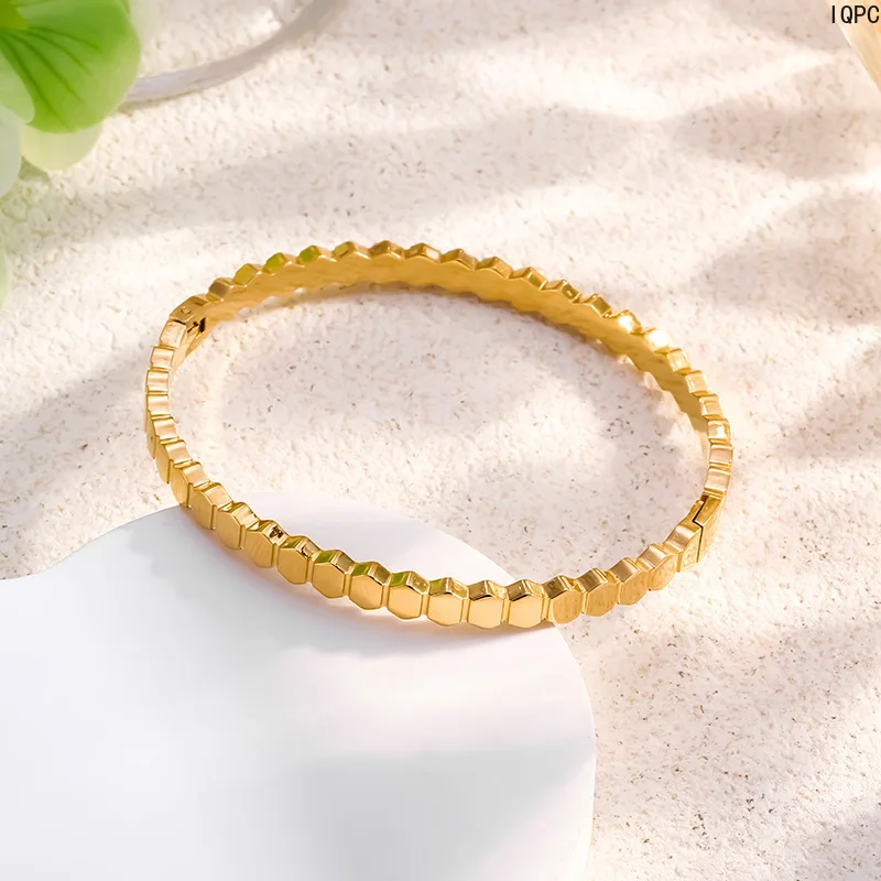 A Titanium Steel Fashion Women's Bracelet 3