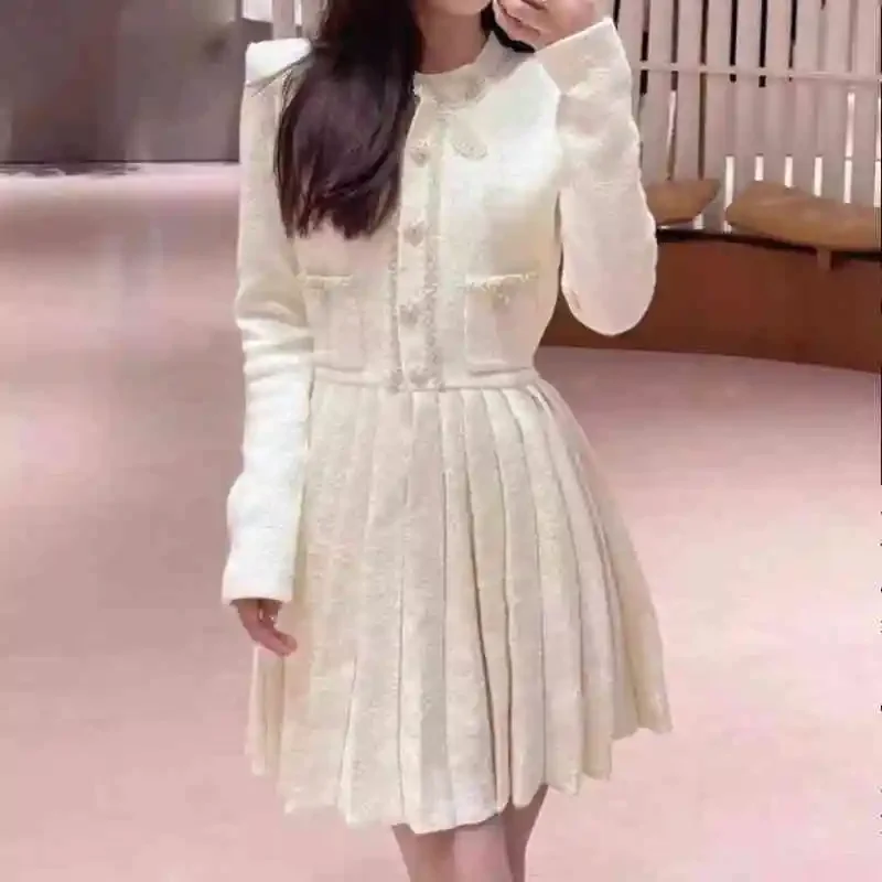 

2023 Autumn and Winter Women Knitted Long-sleeved Pleated Short Dress