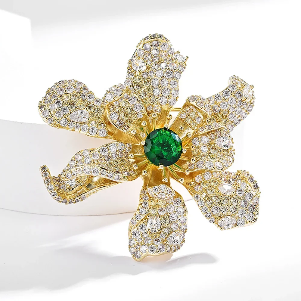 Luxury Rhinestone Geometric Snowflake Flower Brooches Fashion Crystal Brooch Pins For Women Clothing Wedding Party Jewelry Gift