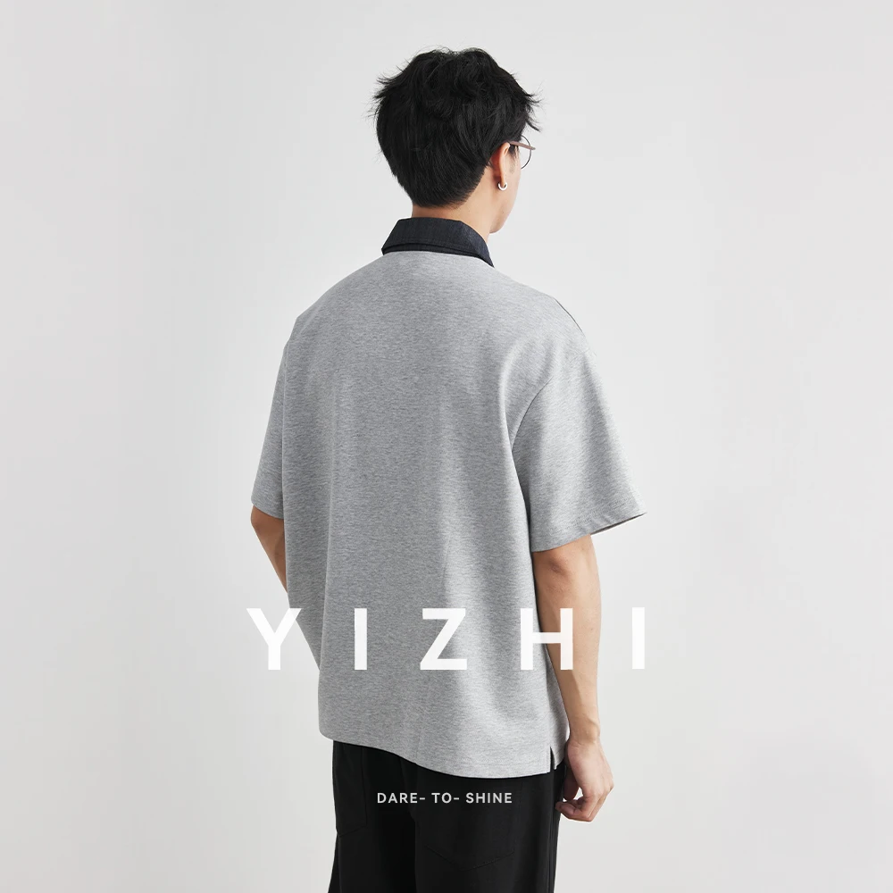 Polo da uomo con risvolto in denim a contrasto e inserti, effetto due pezzi, mezza zip, morbida, traspirante, a maniche corte, collezione Estate 2026 - immagine 2