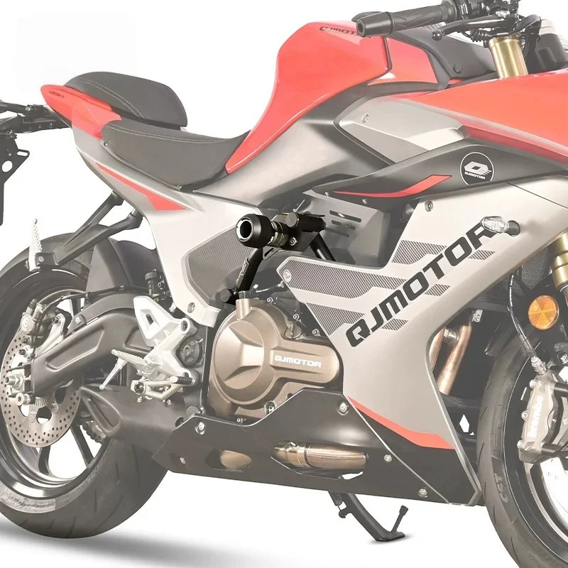QJMOTOR SRK550S/SRK421RR의 경우, 액세서리 가드 바, 레이싱 범퍼 및 충돌 방지 볼이 제공됩니다.