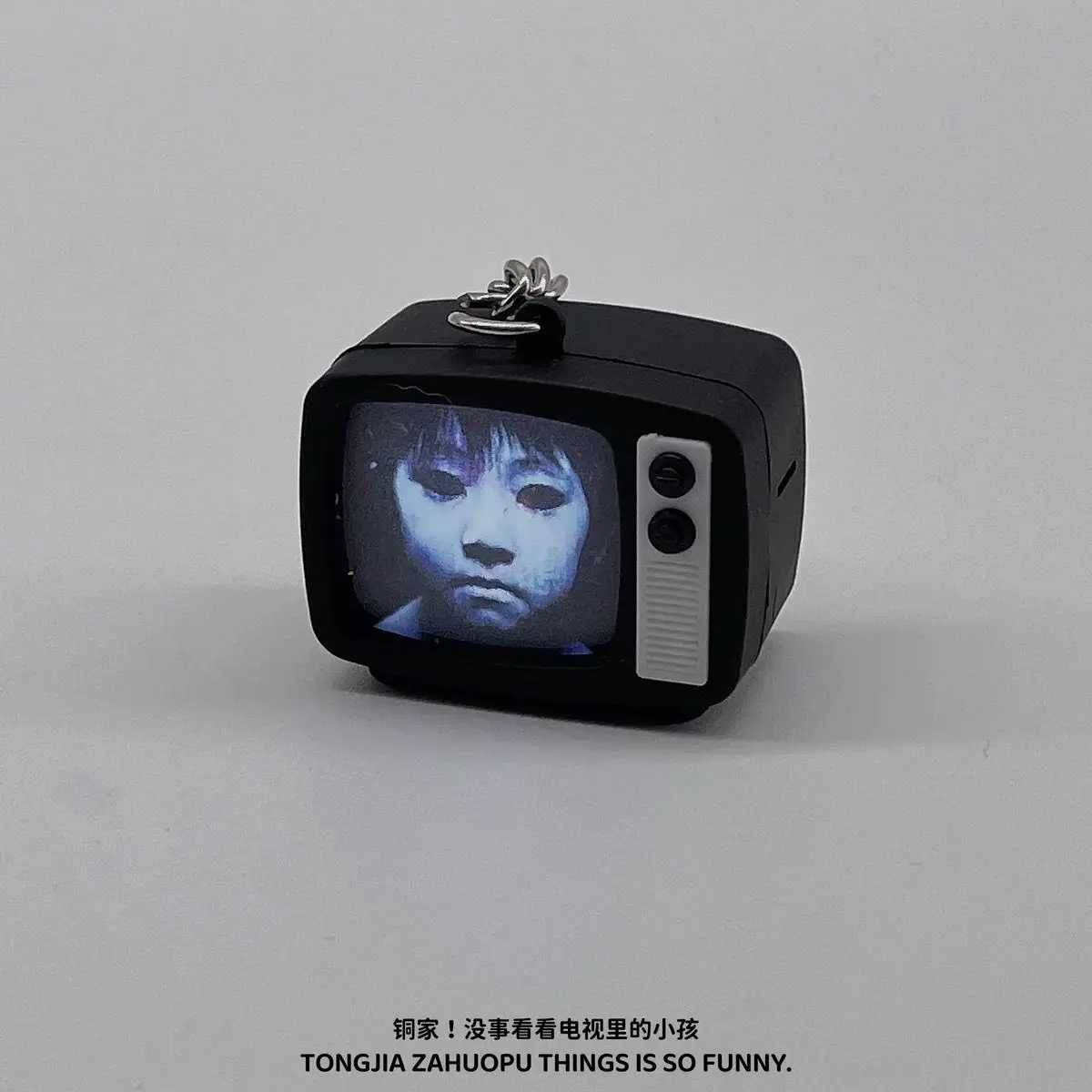 

Медный дом! Можно смотреть на мальчика по телевизору! Светящийся звуковой брелок креативный аккуратный подарок