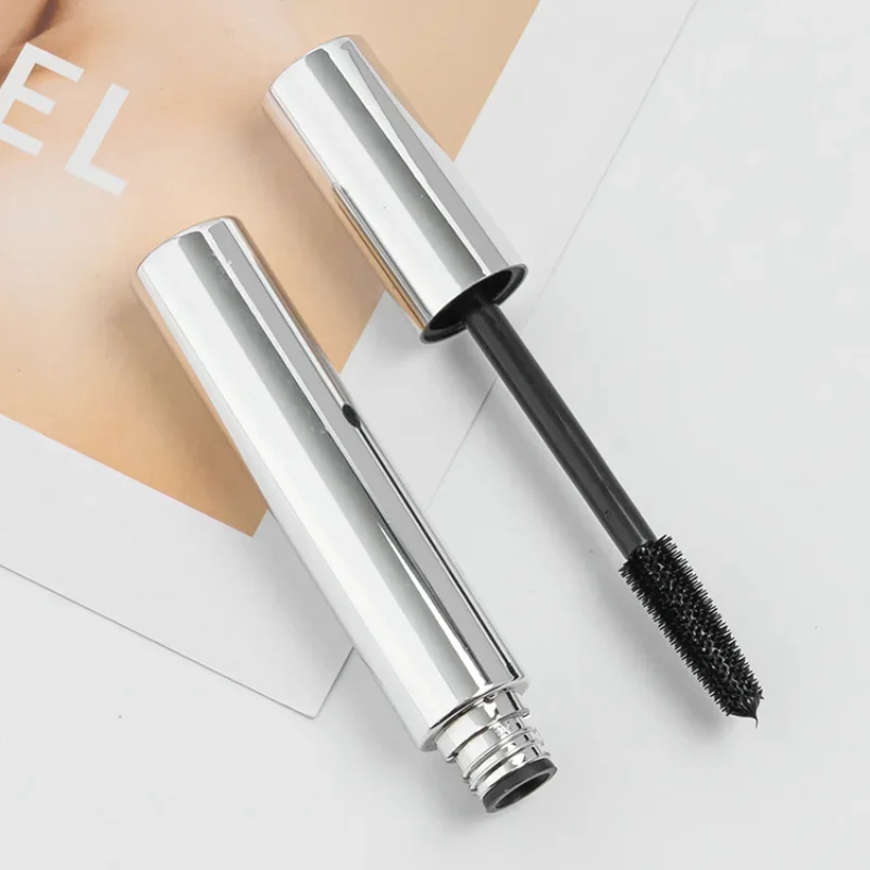 

The Mascara Is Thick and Slender Without Smudging Beauty Mascara Volumizing Volumizing and Lengthening Mascara