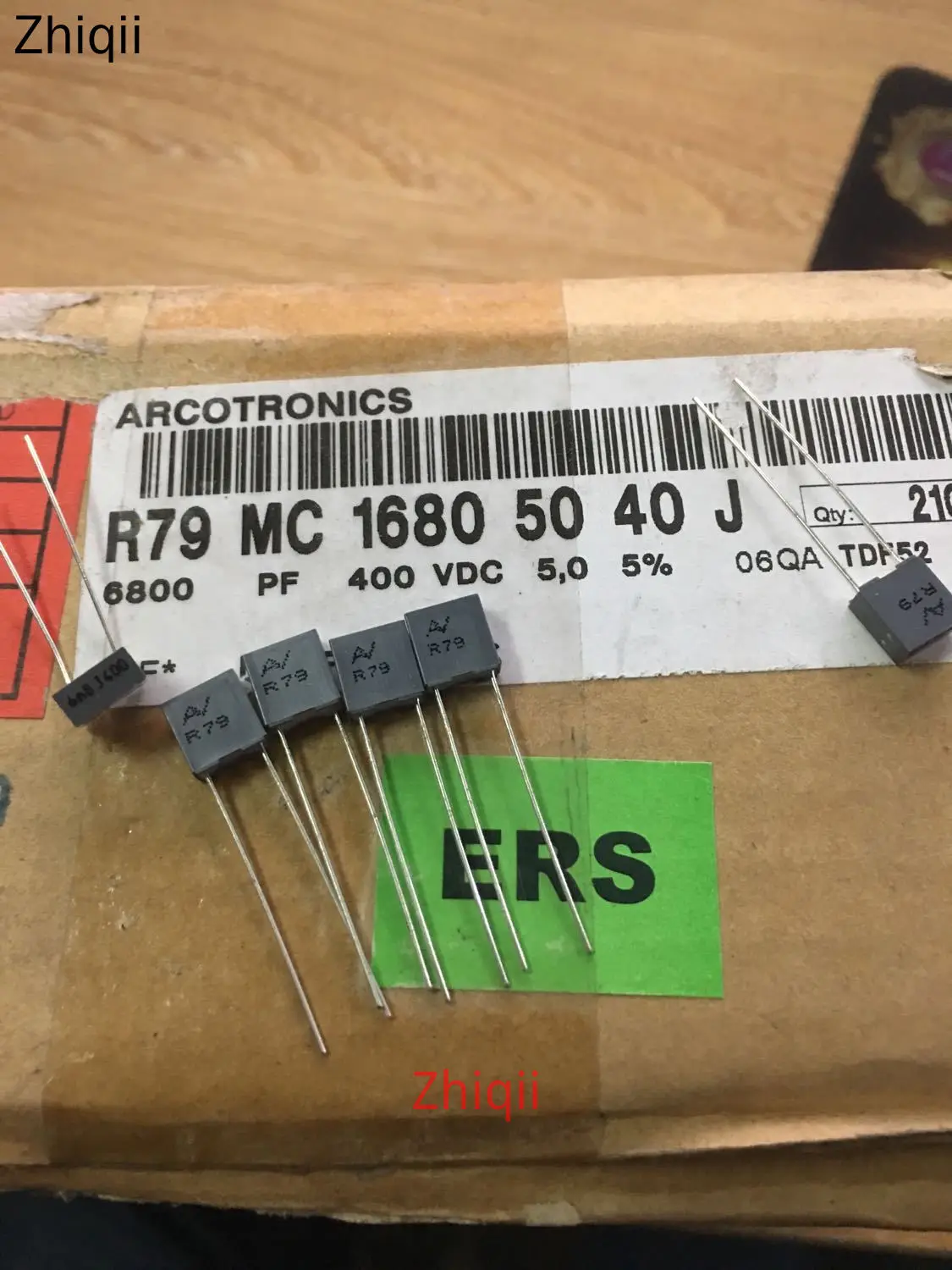 20pcs/50pcs Original new 6800PF 400V Italy AV film capacitor MKP material 682 100V R79 | Электронные компоненты и