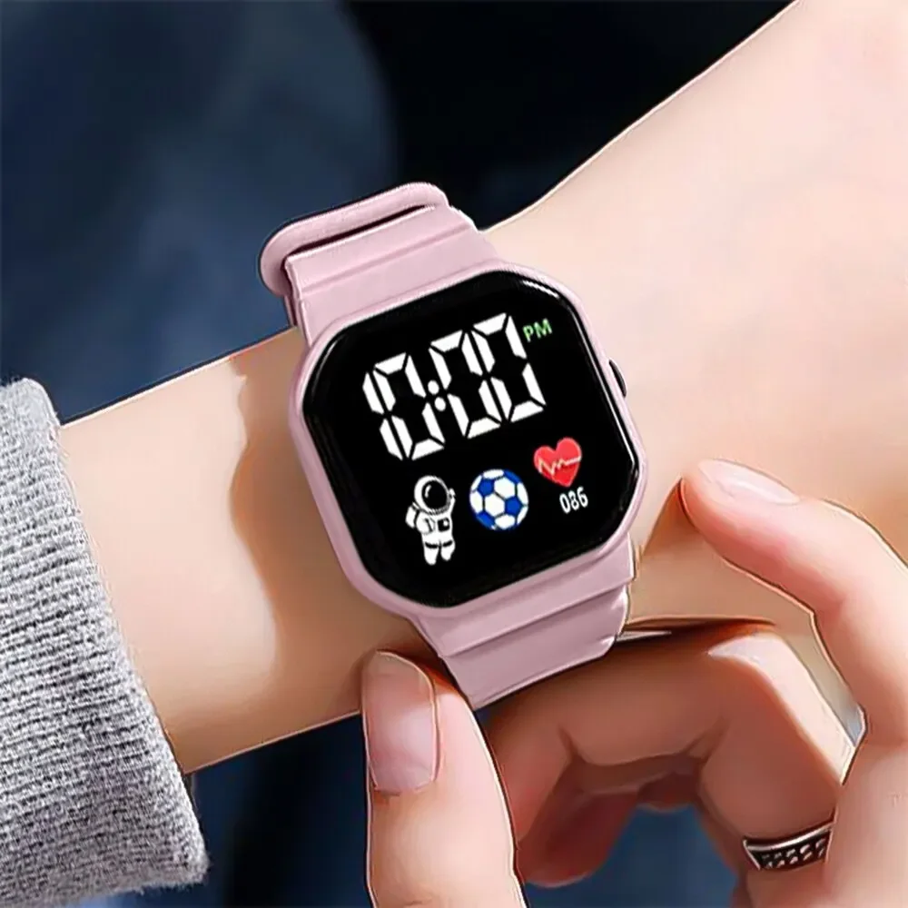 

LED Display Astronaut Electronic Watch Student Simple Fashion Silicone Watch Band Square Cute Fashion BoyGirl Electronic Watches