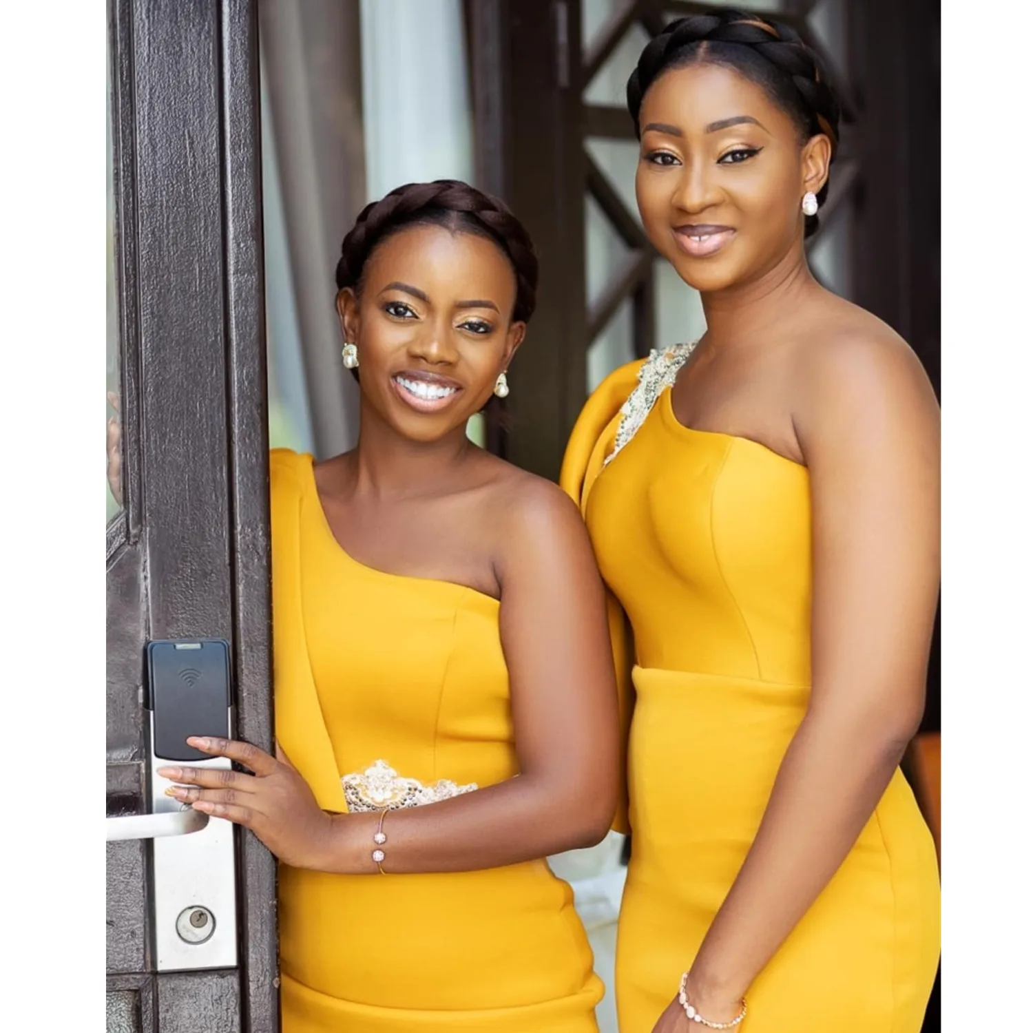 

Yellow One Shoulder Mermaid Bridesmaid Dresses African Satin Prom Party Dress With Sash Pleats Long Formal Wedding Guest Gowns