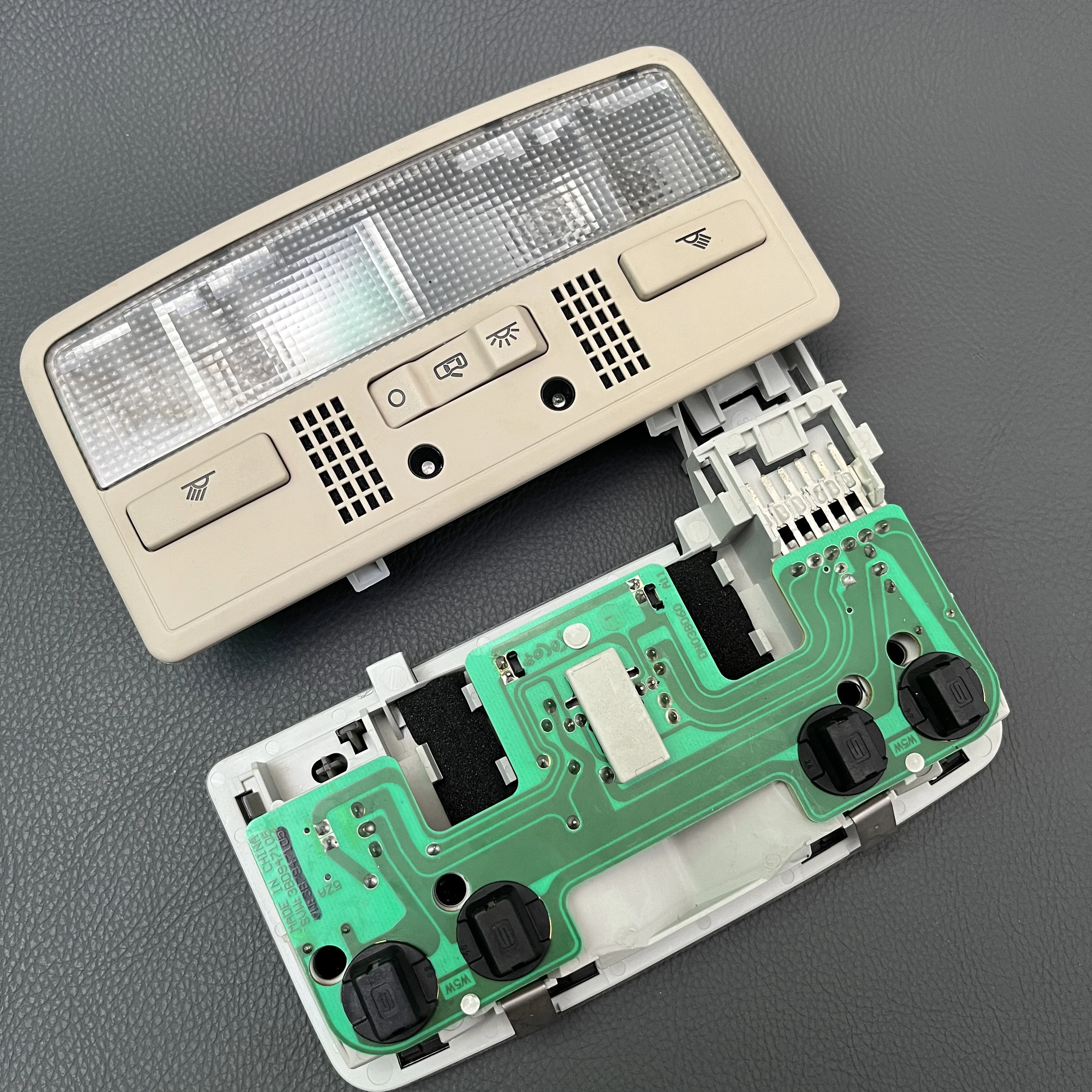 �Ļ�Ʈ B5 2006-2011 ������ �� ������ ������, ������ ����ġ ������ ����, �ڵ��� ���׸��� �� ����Ʈ, 3BD 947 105 3BD947105