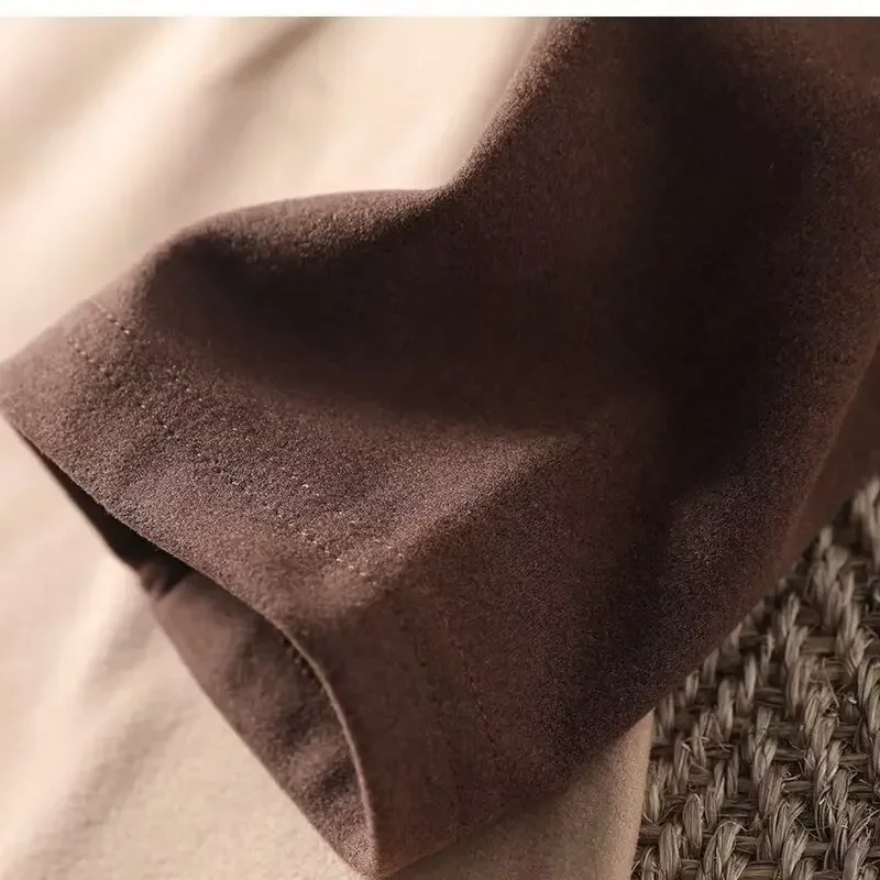 Men's Double-Sided Velvet Sweatshirt Fit Example