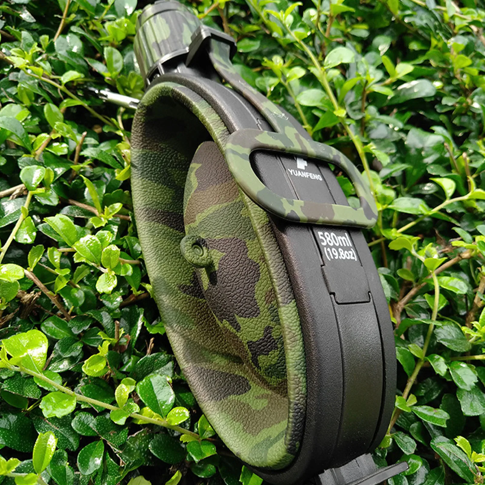 

Collapsible Camouflage Water Bottle Militarys Camouflage Water Canteen Silicone Portable Carabiner Handle And Leakproof Compass