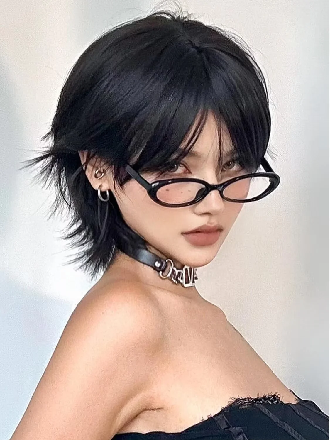 12 inch short salmon head wig with bangs, women's short straight black synthetic wig, party elf cut short wig
